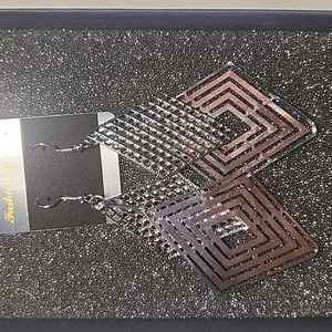 Silver geometric dangle earrings.